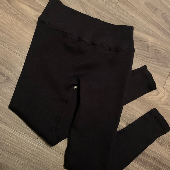 BOMBSHELL BLACK LEGGINGS - Picture 3 of 5